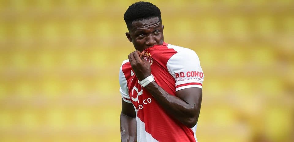 Chelsea enfurece tras la cancelación del fichaje de Lamine Camara por Mónaco en un giro inesperado del último día