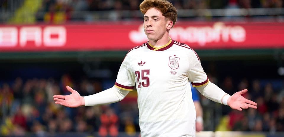 Liverpool asegura a Victor Muñoz por £34 millones tras superar a Newcastle en la carrera de fichajes