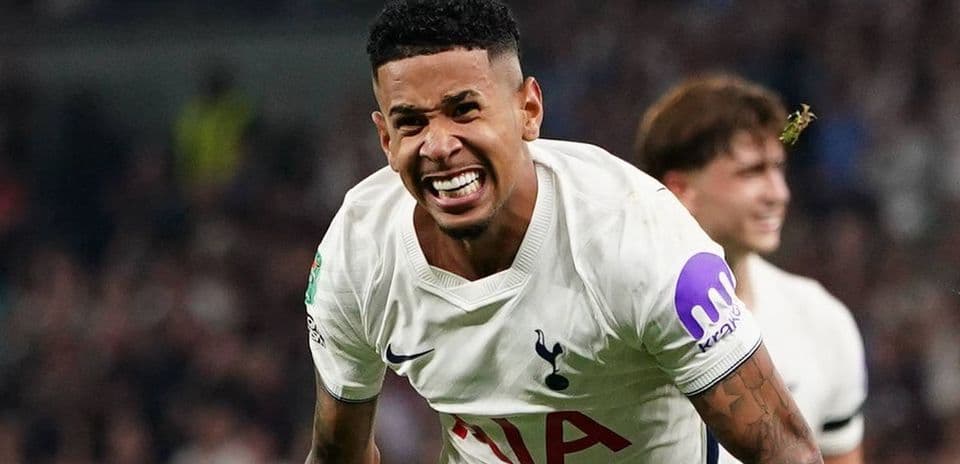 Roberto De Zerbi fija objetivo de goles para Savio tras debut soñado en Tottenham