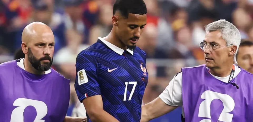 ¿Cuándo regresa William Saliba? Fecha estimada tras cirugía por lesión de espalda en Arsenal