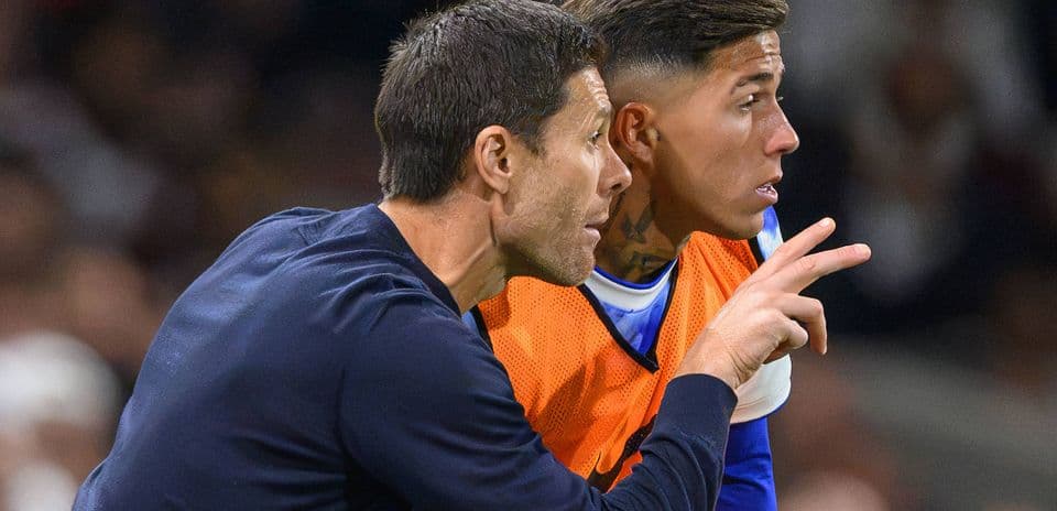 Xabi Alonso ofrece actualización clave sobre las salidas de Enzo Fernández y Pedro Neto en Chelsea