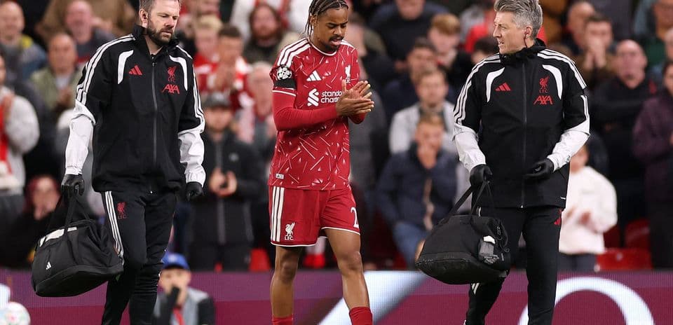 Preocupación por lesión de Bradley Barcola en su debut con Liverpool en Champions League