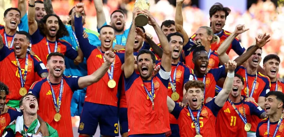 Celebraciones eufóricas en España tras ganar la final del Mundial