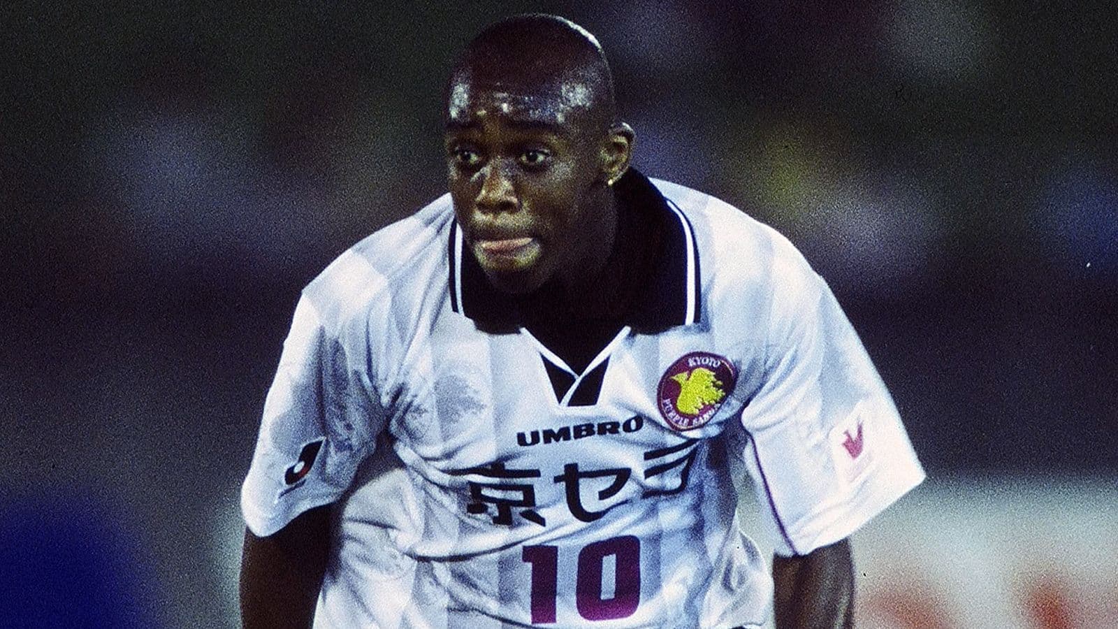 Regis Pitbull, exdelantero de Corinthians y Vasco, vive en las calles luchando contra una grave adicción al crack