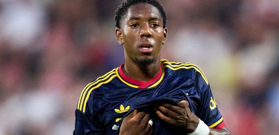 Liverpool podría intervenir en la puja por Myles Lewis-Skelly, joven talento del Arsenal