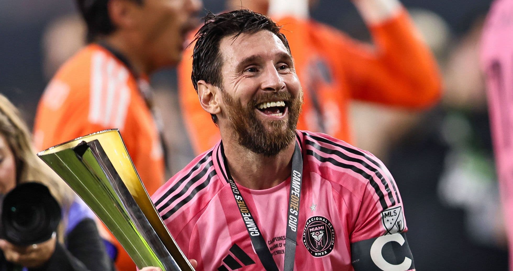 Carolina Holguin pide a Lionel Messi que respete la historia del Eldense tras la compra del club