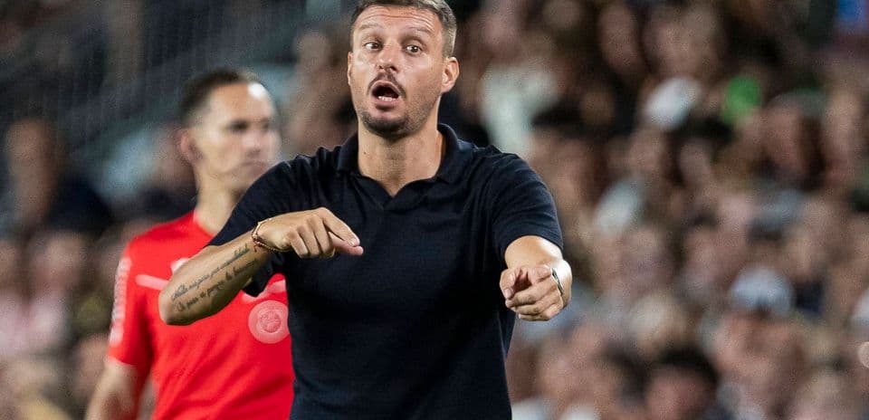 Martin Anselmi propone un plan audaz para Elche frente al Real Madrid