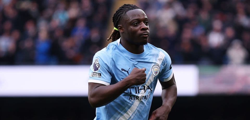 Jeremy Doku renueva contrato por cinco años con Manchester City