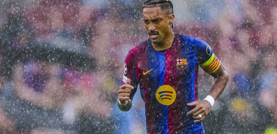 Raphinha brilla en Champions y descarta hablar sobre el Balón de Oro