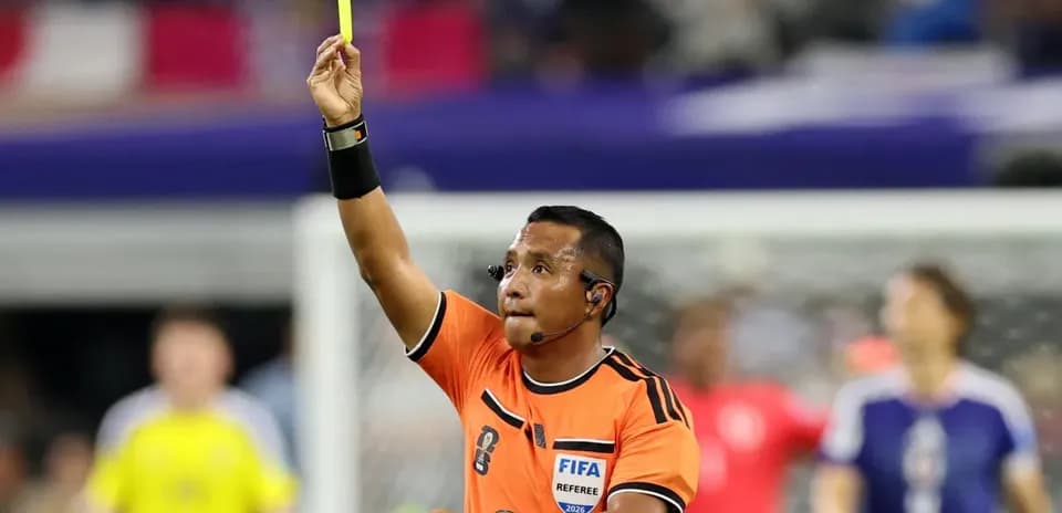 Árbitro y equipo VAR para la semifinal Francia vs España en el Mundial