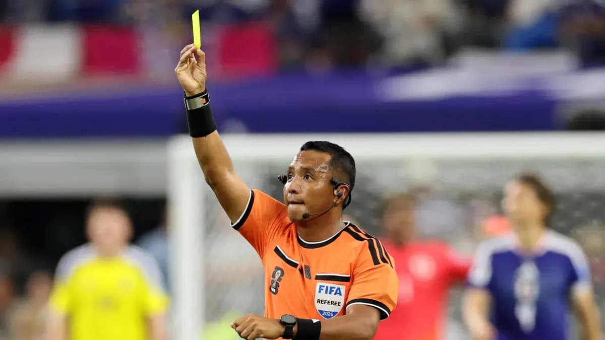 Árbitro y equipo VAR para la semifinal Francia vs España en el Mundial
