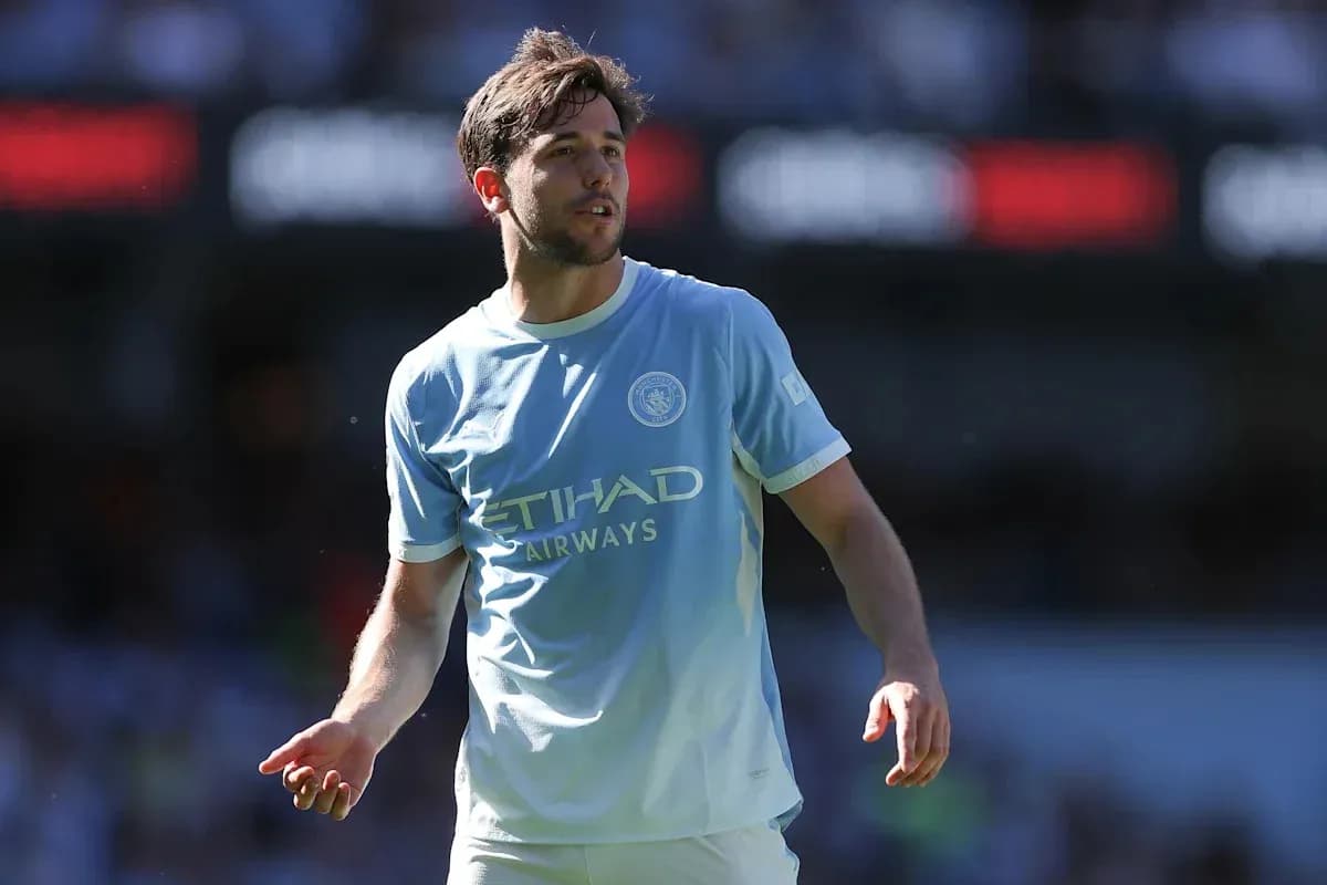 Jugador de Manchester City en el campo durante partido Jugador de Manchester City en el campo durante partido