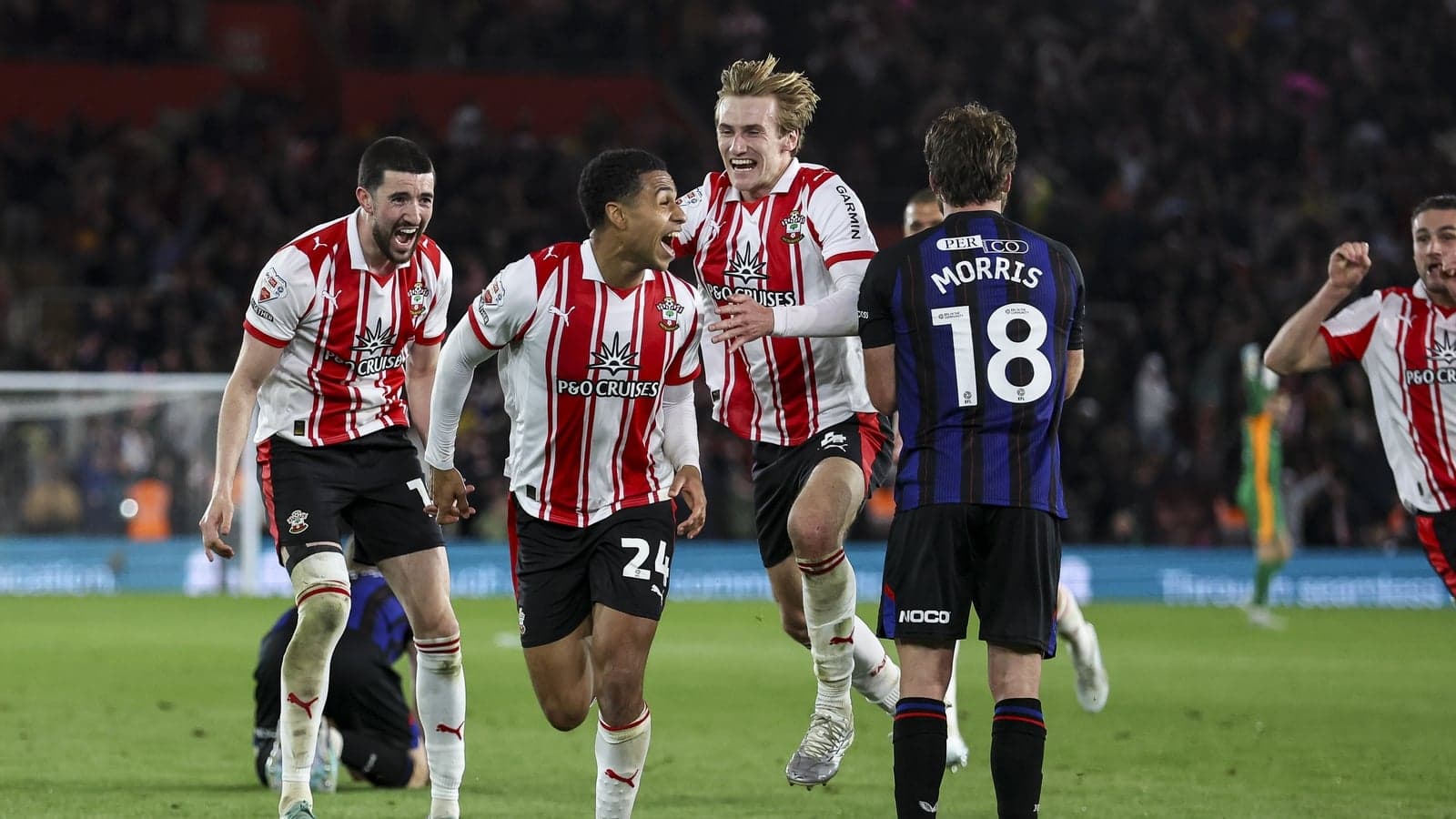 Jugadores de Southampton celebrando un gol en el partido Jugadores de Southampton celebrando un gol en el partido