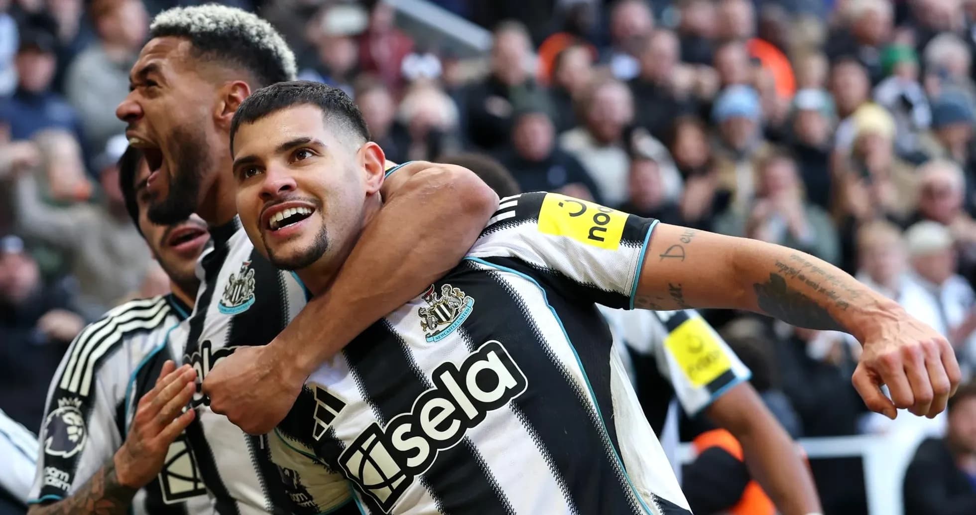 Jugadores de Newcastle celebrando un gol Jugadores de Newcastle celebrando un gol