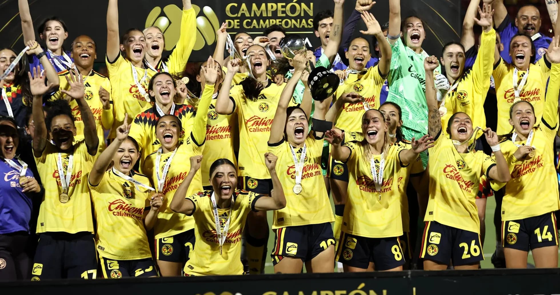 Jugadoras de América W celebrando el campeonato Jugadoras de América W celebrando el campeonato