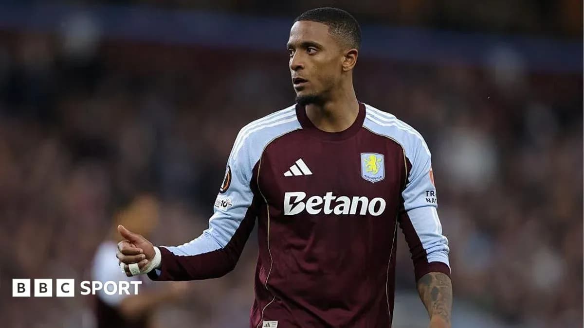 Jugador de Aston Villa señalando durante el partido Jugador de Aston Villa señalando durante el partido