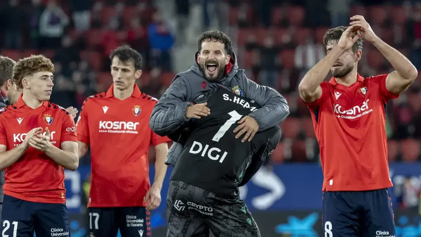 Celebración de jugadores de Osasuna tras el partido Celebración de jugadores de Osasuna tras el partido