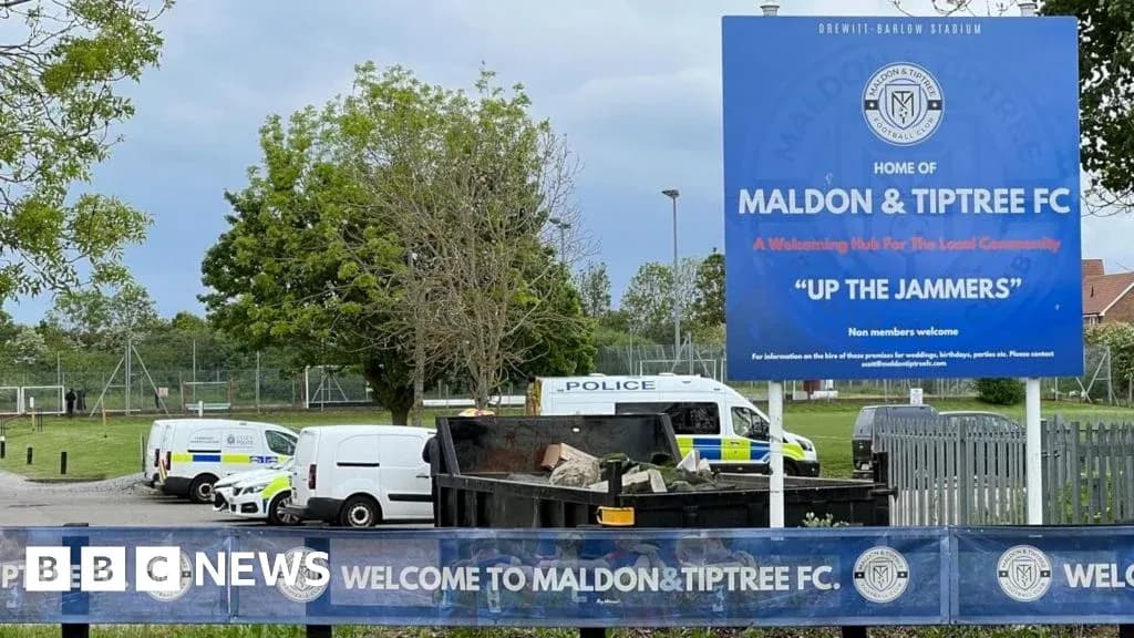 Cartel de bienvenida en el estadio de Maldon & Tiptree FC Cartel de bienvenida en el estadio de Maldon & Tiptree FC