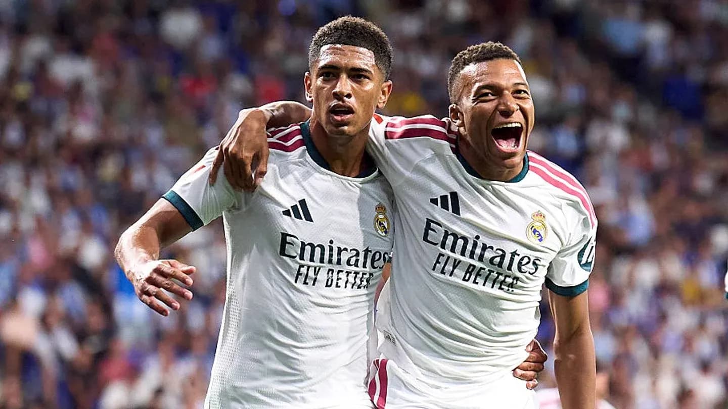 Jugadores del Real Madrid celebrando un gol juntos Jugadores del Real Madrid celebrando un gol juntos