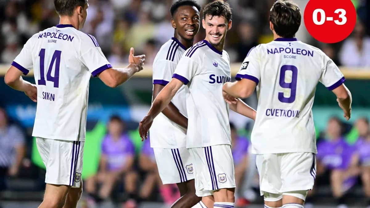 Jugadores de Anderlecht celebrando un gol Jugadores de Anderlecht celebrando un gol