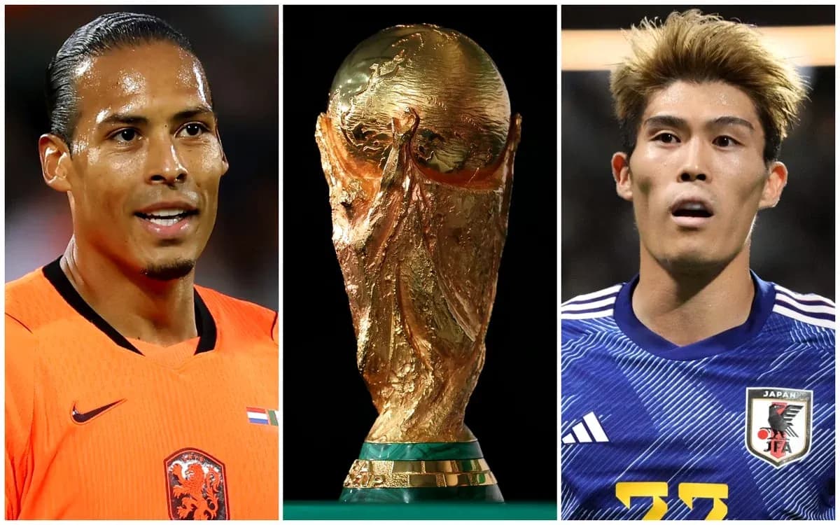 Virgil van Dijk y jugador japonés con el trofeo Virgil van Dijk y jugador japonés con el trofeo