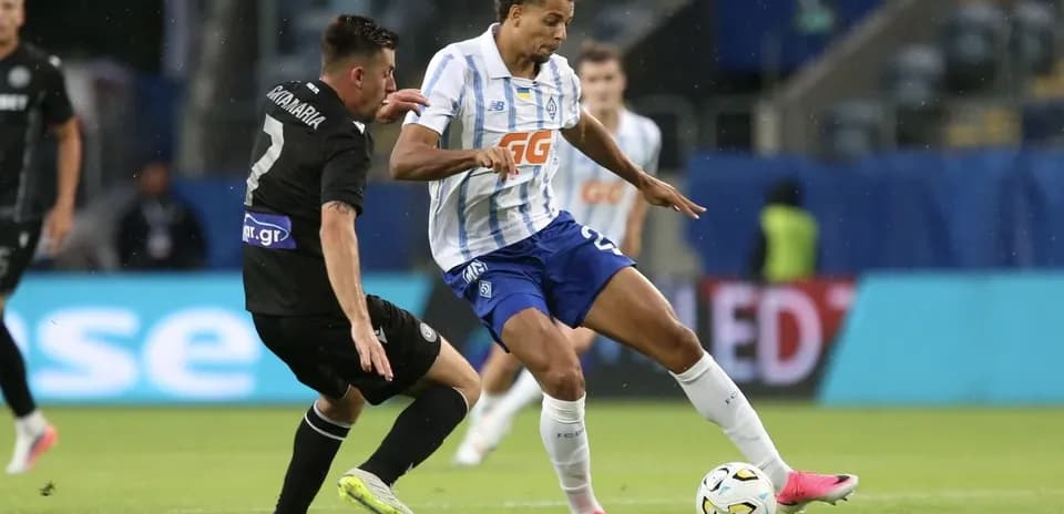 Jugadores de PAOK y Dynamo Kyiv en acción Jugadores de PAOK y Dynamo Kyiv en acción