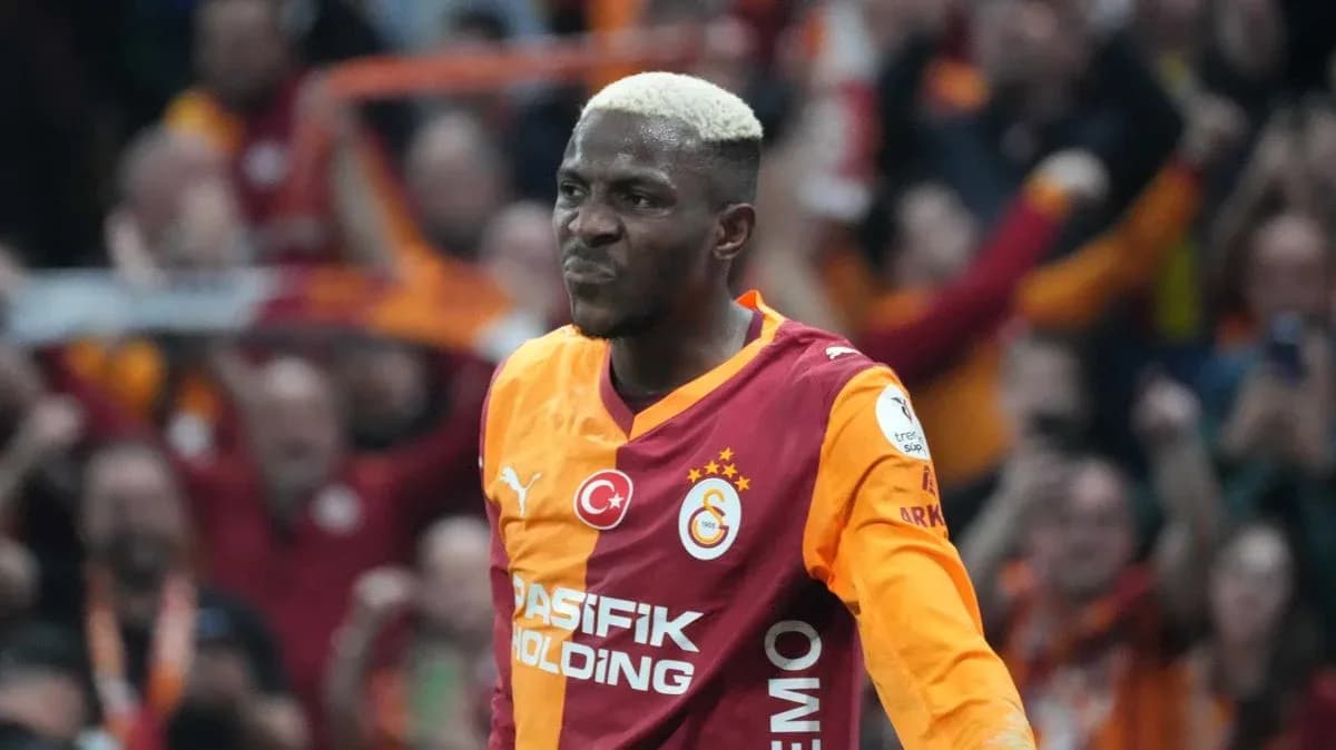 Jugador de Galatasaray celebrando en el estadio Jugador de Galatasaray celebrando en el estadio