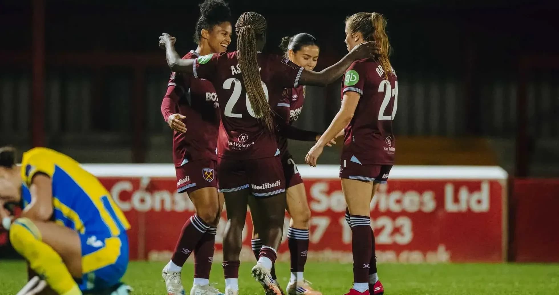 Jugadoras de West Ham celebrando un gol Jugadoras de West Ham celebrando un gol