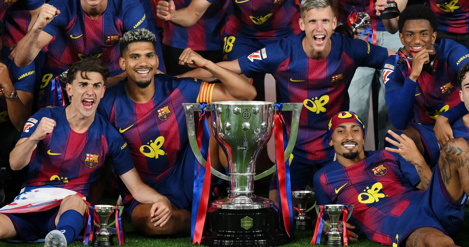 Jugadores del FC Barcelona celebrando un trofeo Jugadores del FC Barcelona celebrando un trofeo