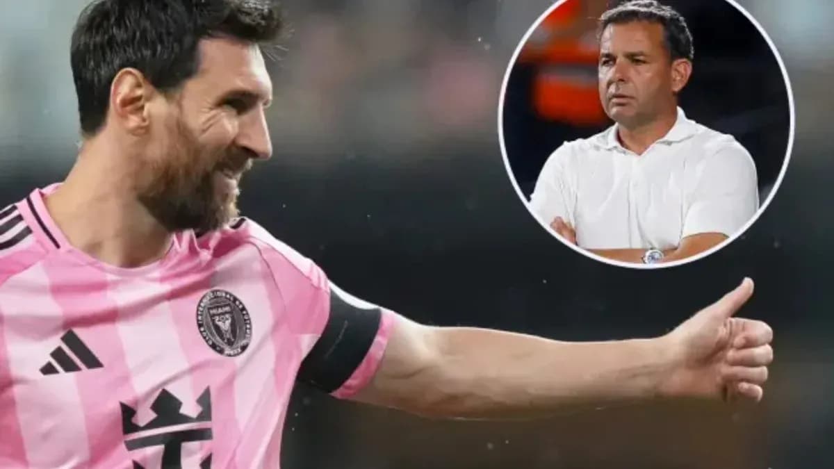 Lionel Messi celebrando con camiseta rosa del Inter Miami Lionel Messi celebrando con camiseta rosa del Inter Miami