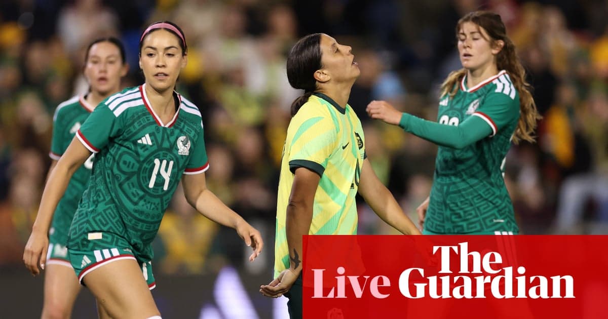 Jugadoras de México y Australia en partido de fútbol Jugadoras de México y Australia en partido de fútbol