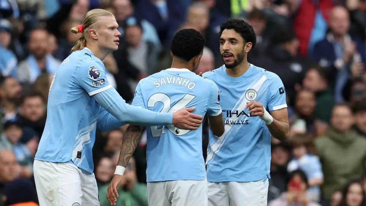 Jugadores de Manchester City celebrando un gol Jugadores de Manchester City celebrando un gol