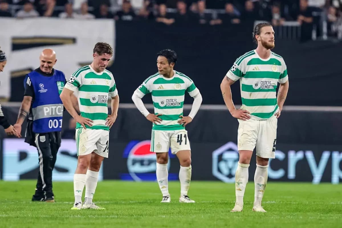 Jugadores de Celtic FC en el campo tras partido Jugadores de Celtic FC en el campo tras partido
