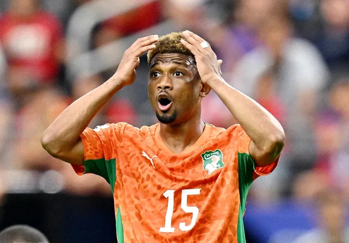 Jugador de Costa de Marfil en acción durante el partido Jugador de Costa de Marfil en acción durante el partido