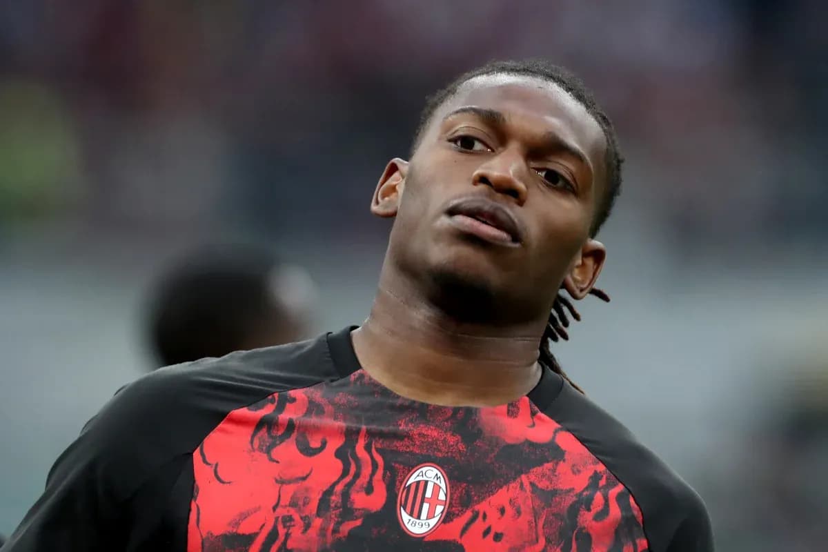 Jugador de AC Milan en calentamiento antes del partido Jugador de AC Milan en calentamiento antes del partido
