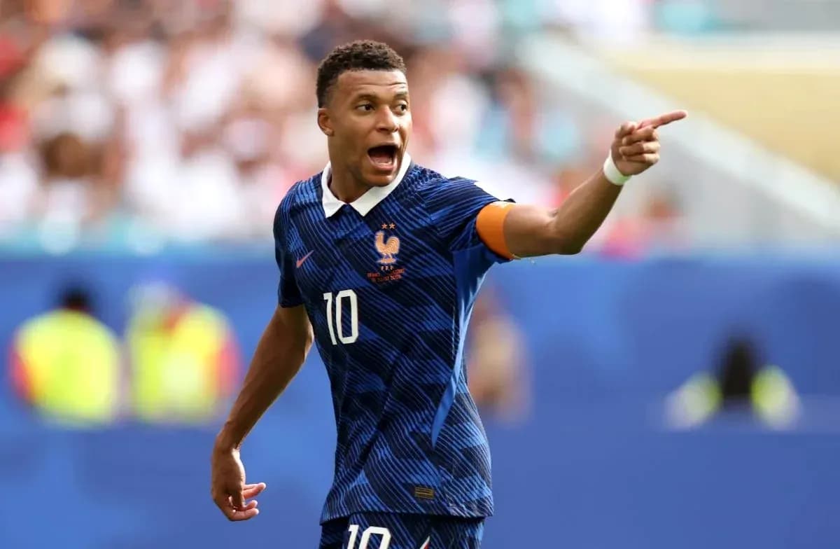 Jugador de Francia señalando durante el partido Jugador de Francia señalando durante el partido