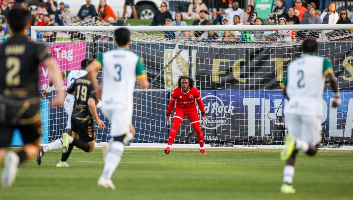 Portero listo para un tiro penal en el partido Portero listo para un tiro penal en el partido