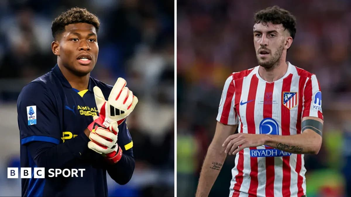 Portero y jugador de Atlético en acción Portero y jugador de Atlético en acción