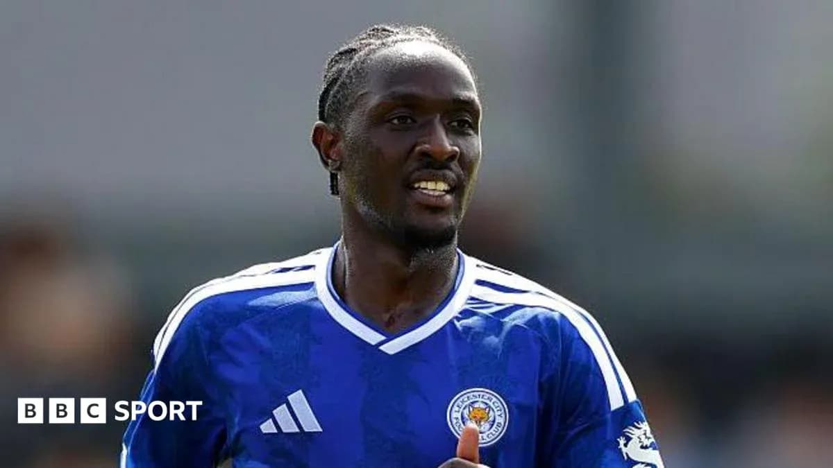 Jugador de Leicester City en el campo durante un partido Jugador de Leicester City en el campo durante un partido