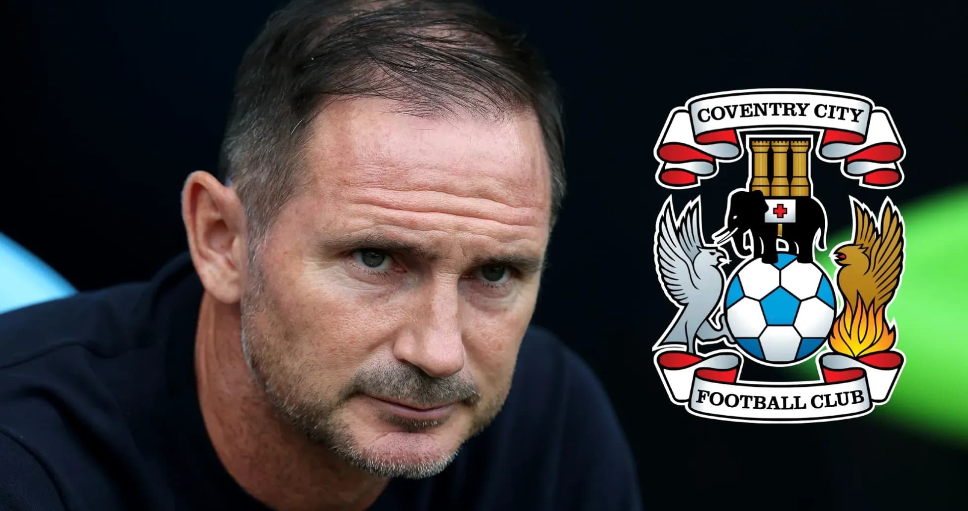 Entrenador mirando hacia la cámara con escudo de Coventry City Entrenador mirando hacia la cámara con escudo de Coventry City