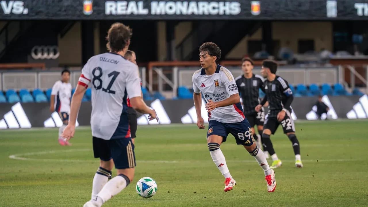 Jugadores de Real Monarchs en acción durante el partido Jugadores de Real Monarchs en acción durante el partido