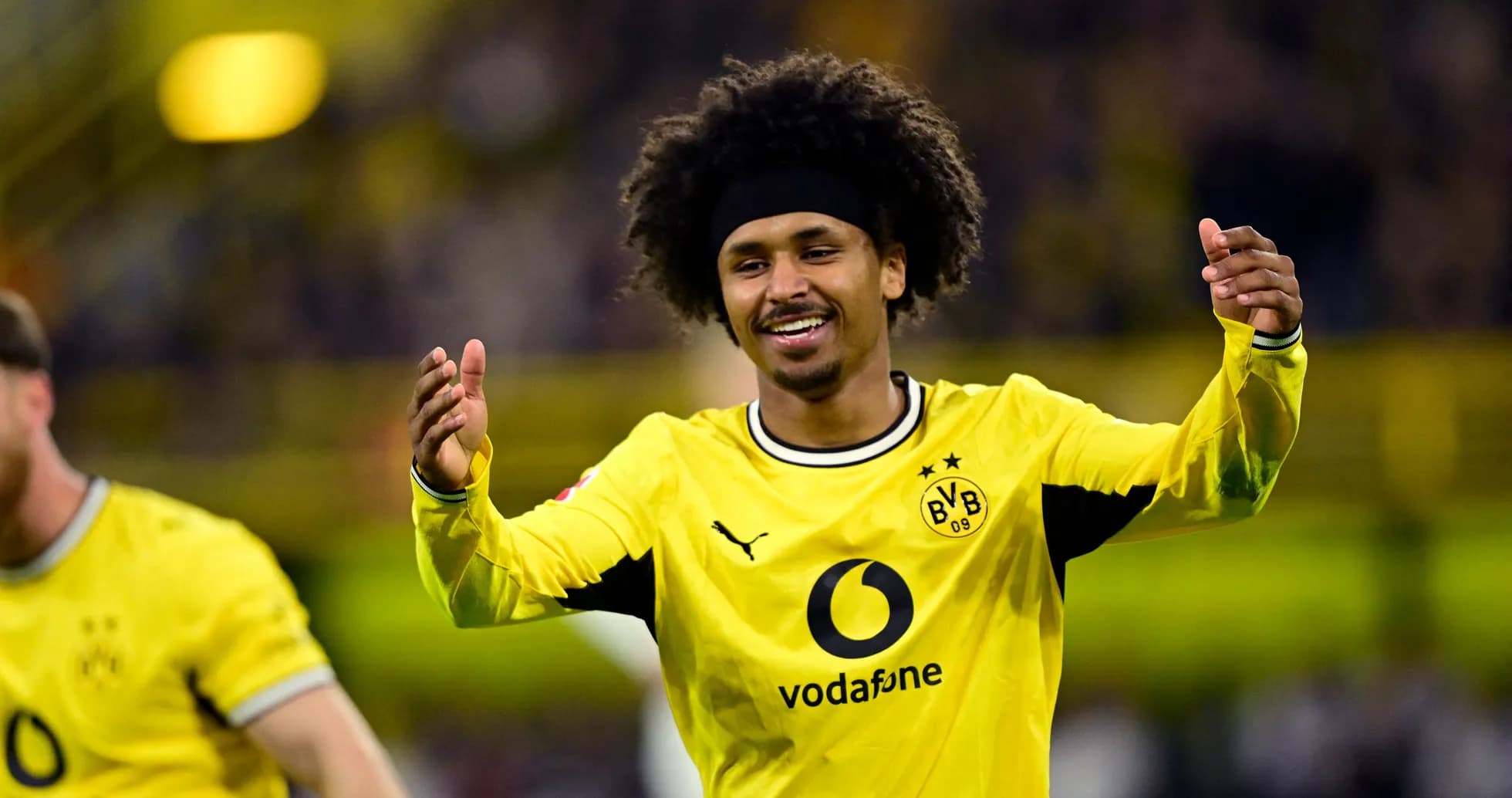 Jugador de Borussia Dortmund celebrando un gol Jugador de Borussia Dortmund celebrando un gol