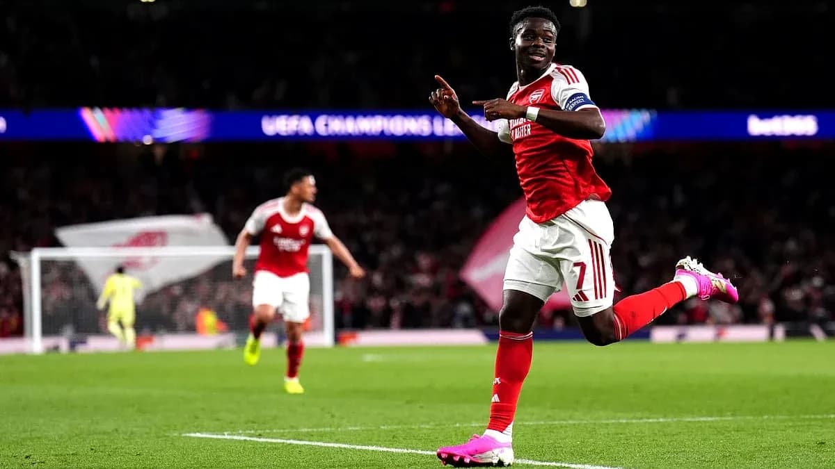 Jugador de Arsenal celebrando un gol Jugador de Arsenal celebrando un gol