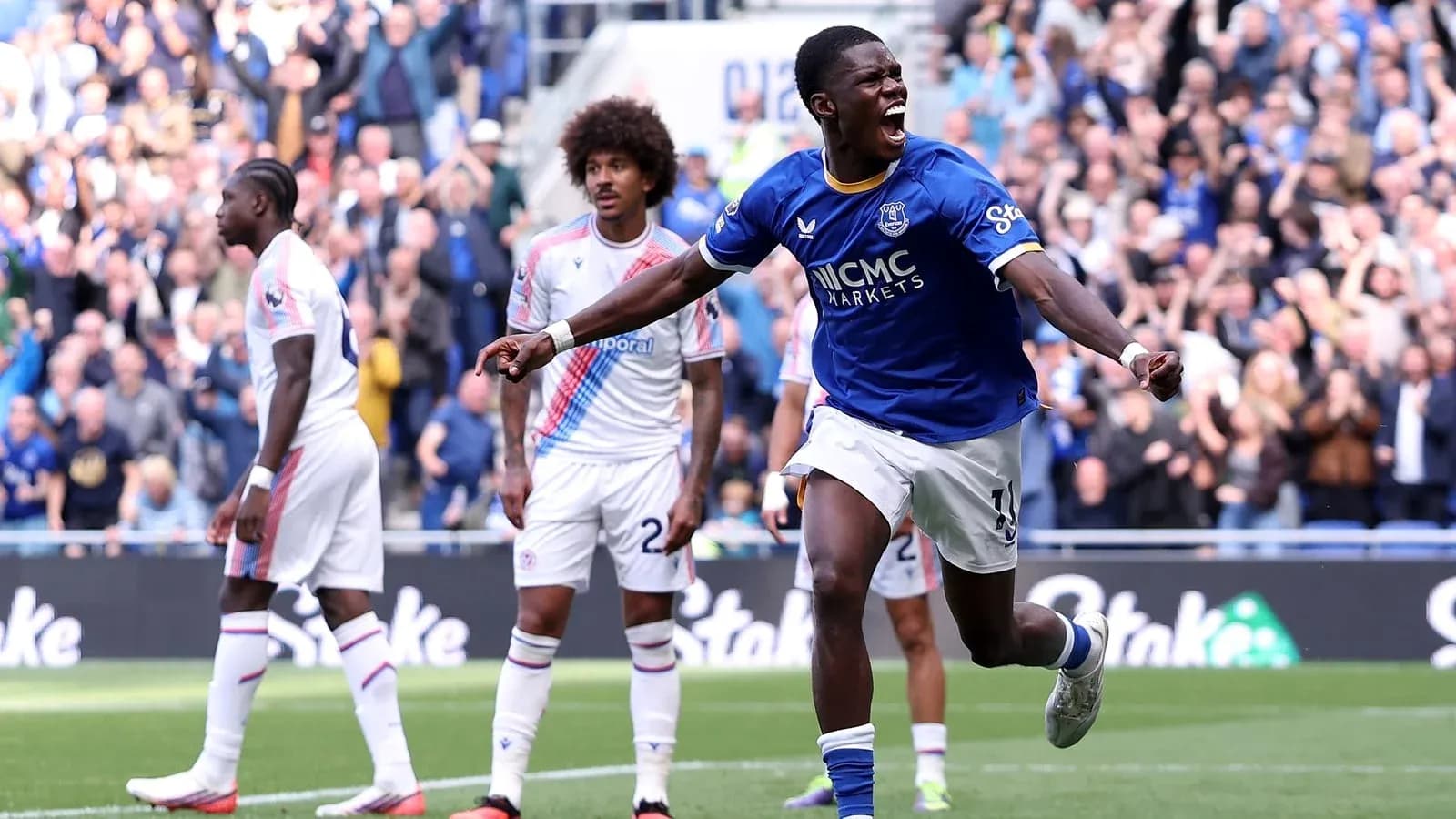 Jugador de Everton celebrando un gol en el partido Jugador de Everton celebrando un gol en el partido