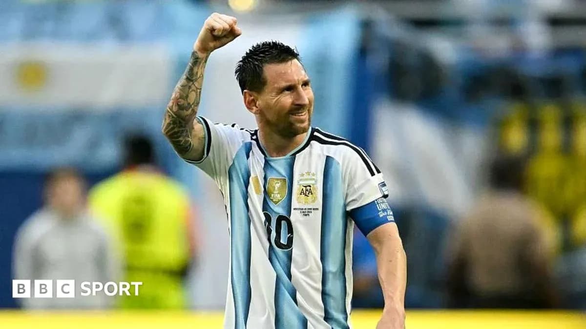 Lionel Messi celebrando con el puño levantado Lionel Messi celebrando con el puño levantado