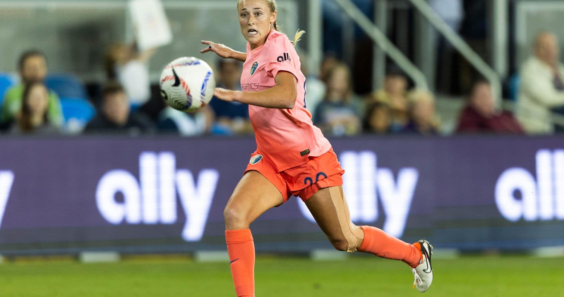 Jugadora del North Carolina Courage en acción Jugadora del North Carolina Courage en acción