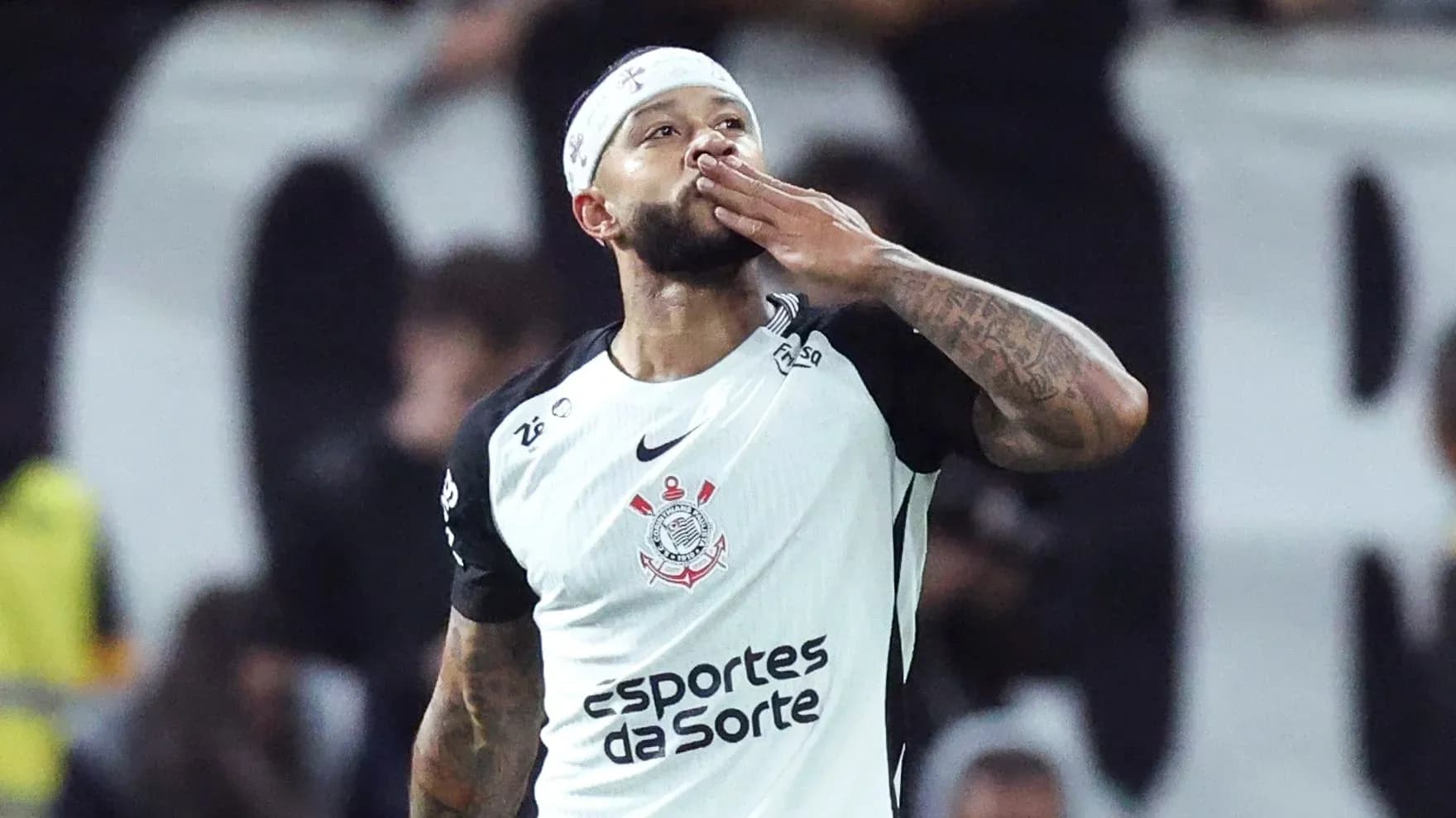 Jugador de Corinthians celebrando con beso tras gol Jugador de Corinthians celebrando con beso tras gol