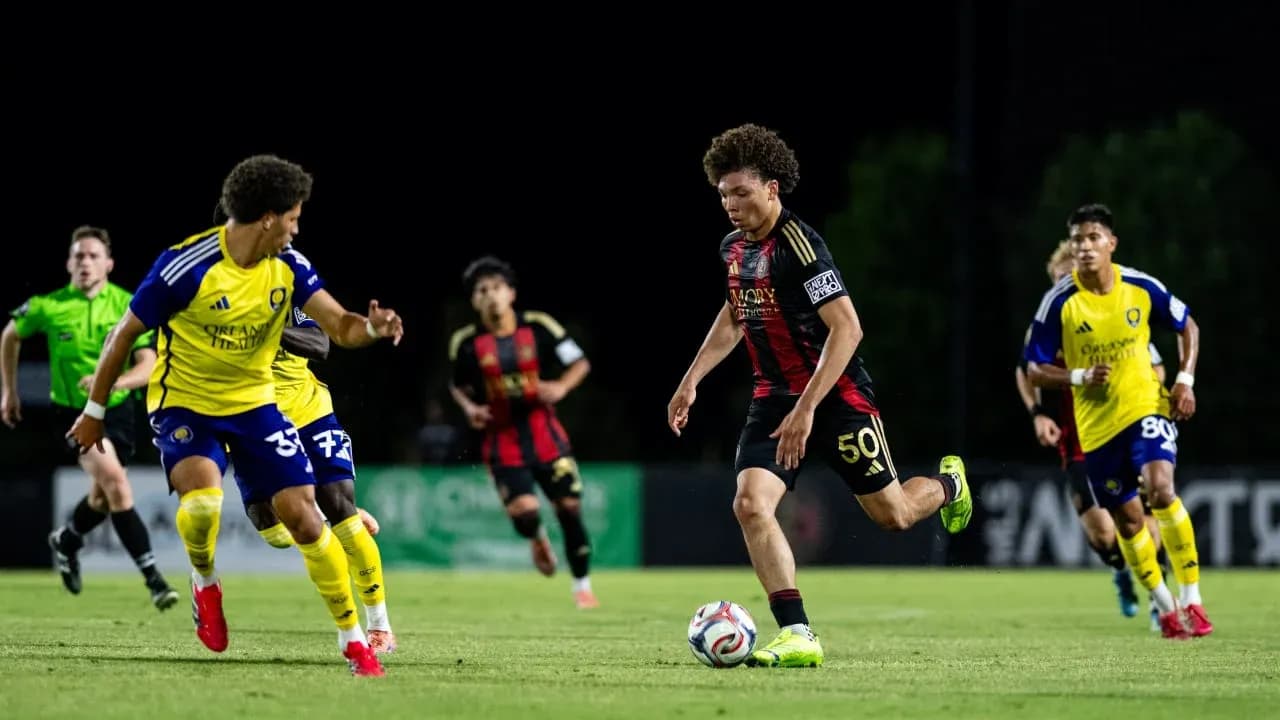 Jugadores de Atlanta United II en acción Jugadores de Atlanta United II en acción