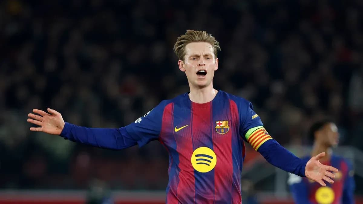 Jugador del Barcelona gesticulando durante el partido Jugador del Barcelona gesticulando durante el partido