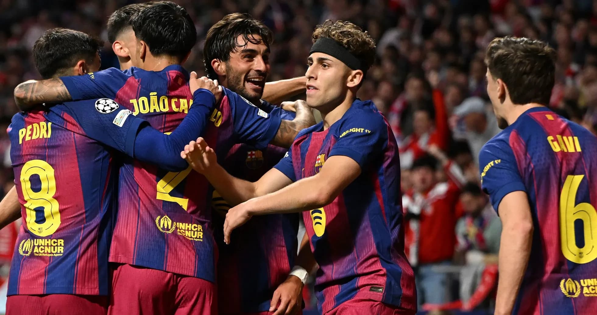 Jugadores del FC Barcelona celebrando un gol juntos Jugadores del FC Barcelona celebrando un gol juntos